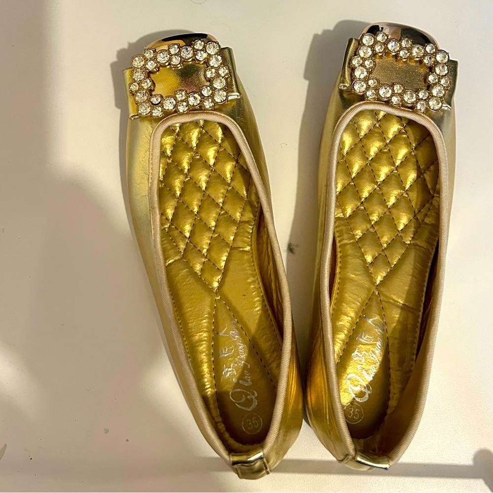 WOMEN FLAT GOLD BEADED SHOES IN SIZE 35 European 4.5 us